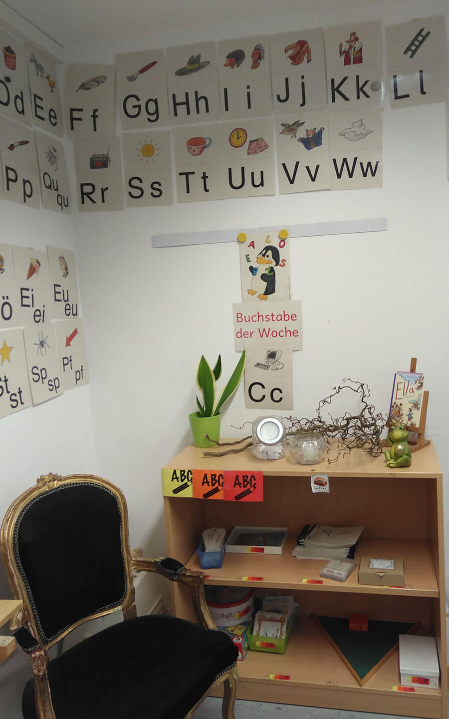 Bild: Fertiges Regal einer ersten Klasse zum Freien Schreiben